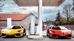 Cars Lamborghini-Aventador gas station