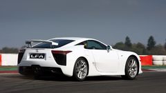 Cars lexus lfa white