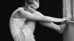 Celebrity kirsten dunst grayscale