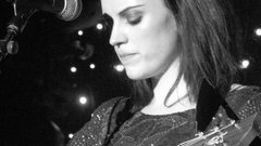 Celebrity monochrome singers amy macdonald grayscale