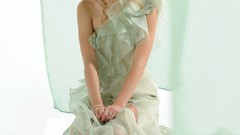 Celebrity singers blondes woman