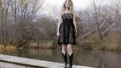 Celebrity taylor swift woman