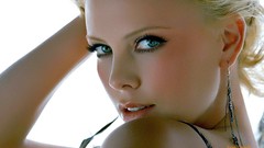 Charlize theron blondes woman