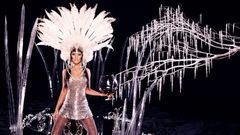 Christina aguilera perfomance lights