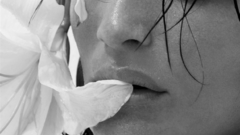 Close-up grayscale Helena Christensen
