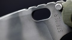 Close-up Knives strider