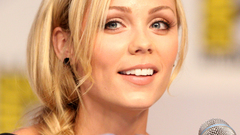 Close-up Laura Vandervoort speed