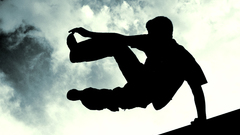 Clouds silhouettes parkour traceurs