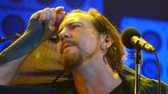 Concert tired pearl jam Eddie Vedder