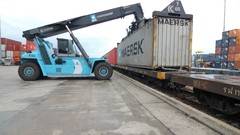 Containers trucks maersk line trainway