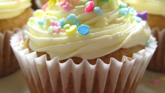 Cupcakes sweets (candies) icing