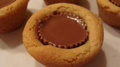 Cups peanut cookies