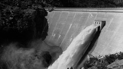 Dam monochrome