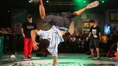 Dance Thai breakdancers