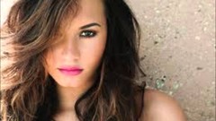 Demi lovato brunettes pink lipstick