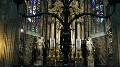 Di Milano la menorah