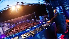 DJ sound pioneer party mixing tables cdj-2000 Carl Cox