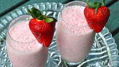 Drinks strawberries milkshakes