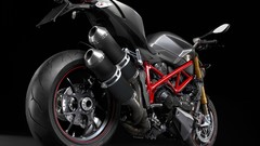Ducati racing Ducati Streetfighter