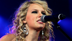 Earrings blondes woman taylor