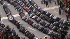 Egypt praying Muslim