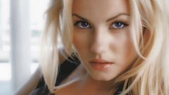 Elisha cuthbert Actress