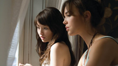 Emily browning Arielle Kebbel