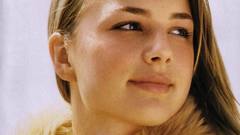 Emily-vancamp face pretty girl