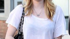 Emma roberts blondes woman