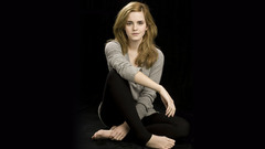 Emma watson Actress barefoot