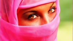 Eyes pink hijab