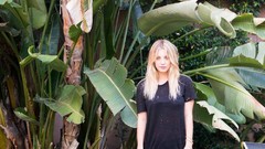 Eyes woman faces Actress kaley cuoco blondes