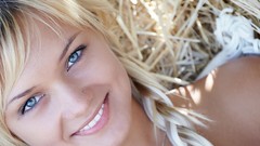 Eyes woman widescreen faces blondes smiling multiscreen