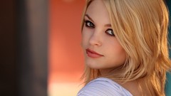 Faces blondes models Bree Daniels