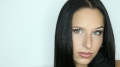 Faces brunettes W4B magazine mira Diana G