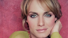 Faces pink background blondes