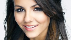 Faces smiling brown eyes