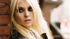 Faces taylor momsen