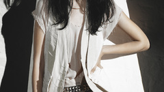 Fashion brunette long hairs