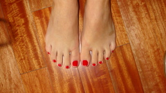 Feet nail polish