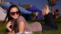 Feet woman sunglasses