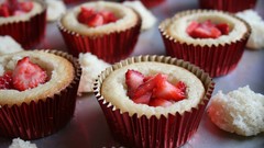 Food cupcakes strawberries cakes