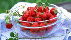 Food strawberries fruits