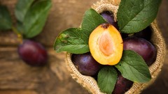 Fruits plums