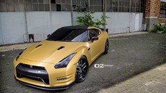 Gold cars Nissan GT nissan gt-r