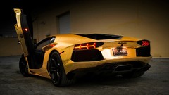 Gold Lamborghini-Aventador
