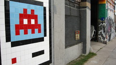 Graffiti Space Invaders street