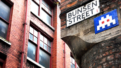 Graffiti Space Invaders street