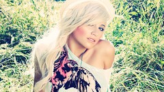 Grass woman blondes singers pixie lott