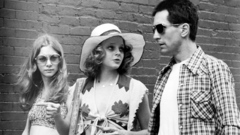 Grayscale jodie foster Robert